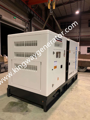 50HZ 27.5KVA 22KW 1500 RPMのディーゼル発電機は家のための色をカスタマイズした